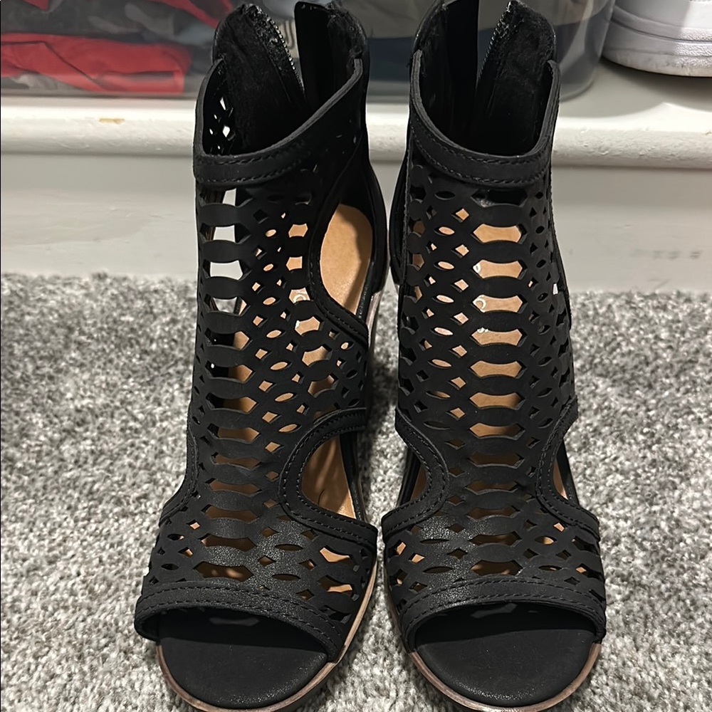 NEVER WORN- Maurices Black Cutout Heels